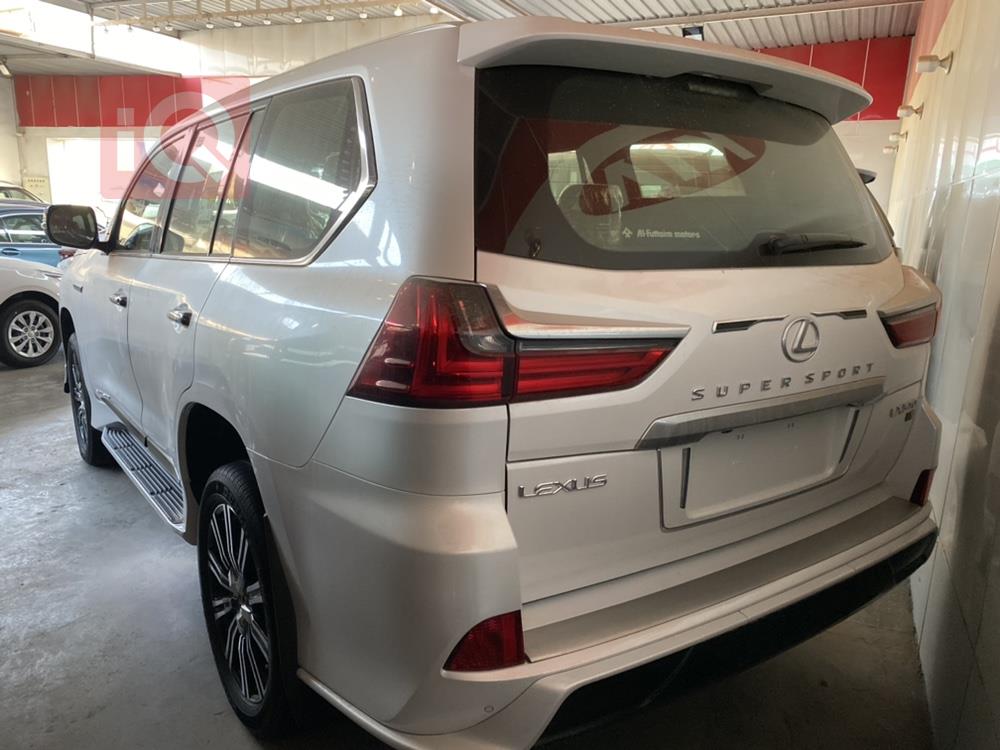 Lexus LX